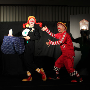 ドタバタコメディパフォーマンスショー